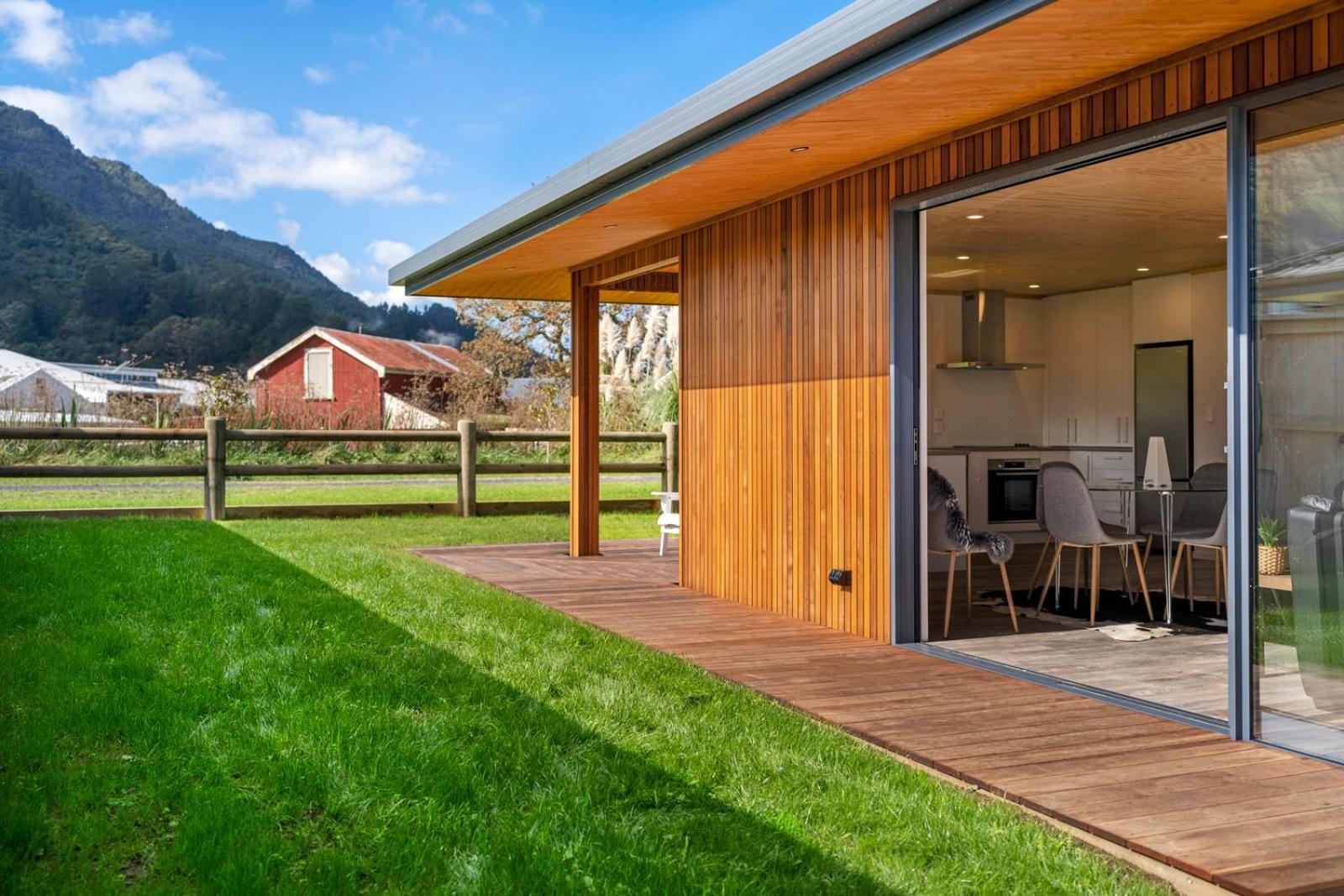 Custom Designed Holiday Home, Next To Cycleway. 蒂阿罗哈 外观 照片
